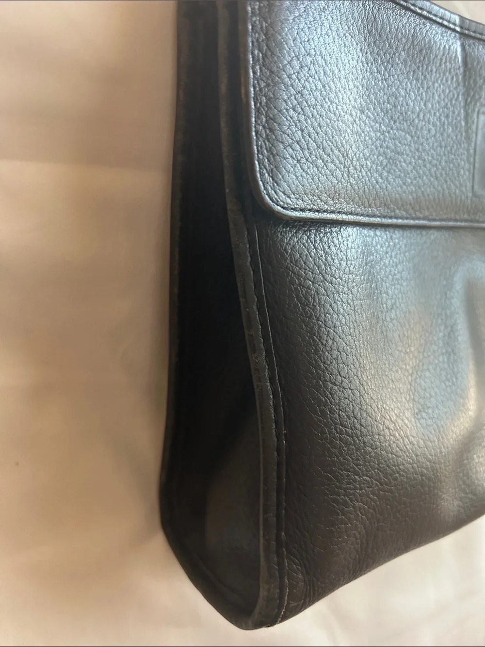Burberry classic leather